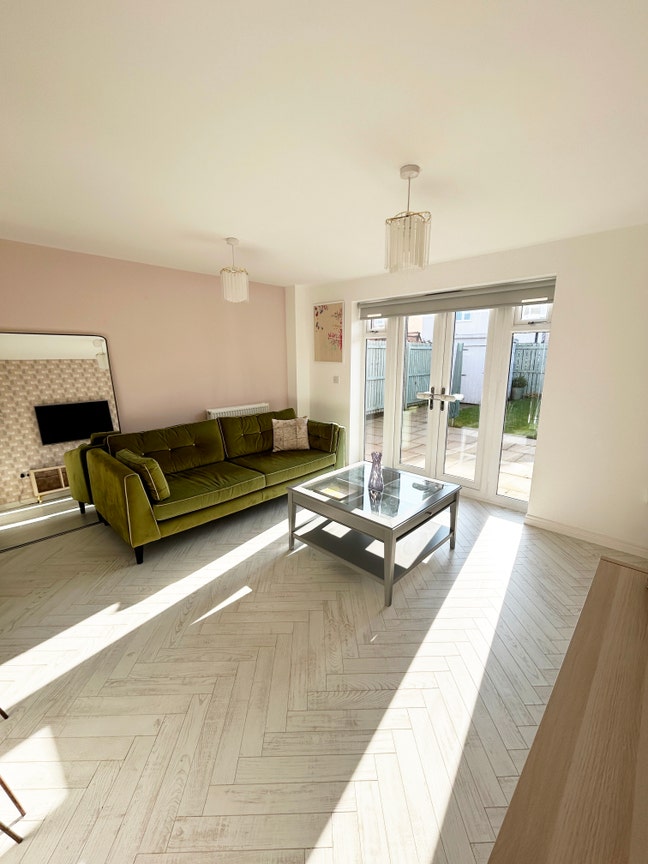  Stylish 2 Bedroom House - Bills Included Main Photo