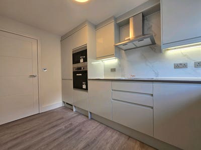 A luxurious one bedroom flat in N20 Main Photo