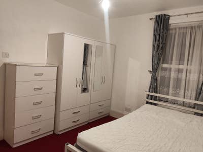 Double Room for Couples – IG11 8QU Main Photo