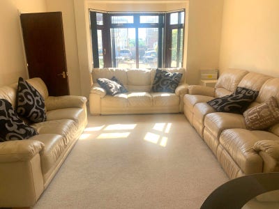 Large 5 bedroom property in Cowley Main Photo