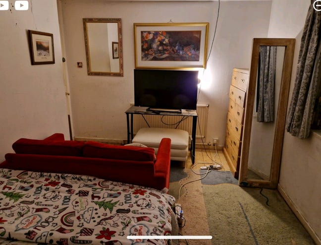 Large Double Room Main Photo