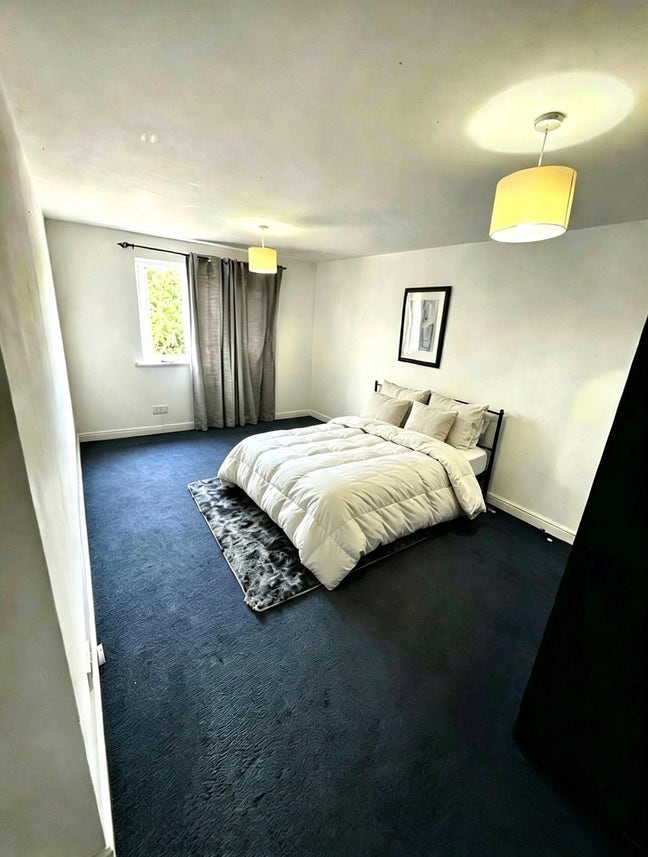 Massive king size room  Main Photo