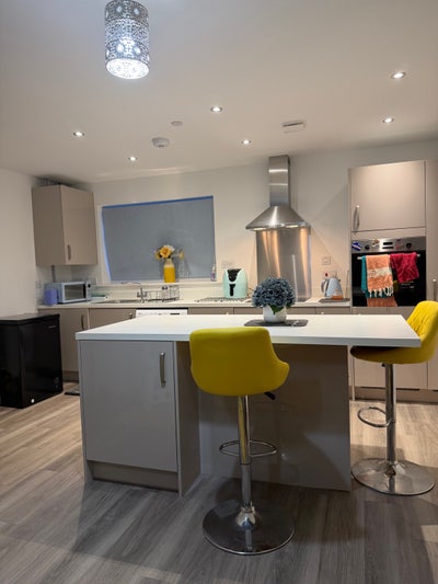 Shared room in a flat , ground floor. Main Photo