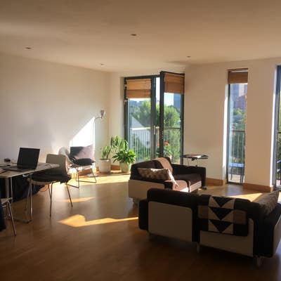 Flat overlooking Olympic Park Main Photo