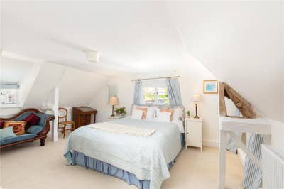 Beautiful double room, in pretty thatched cottage Main Photo