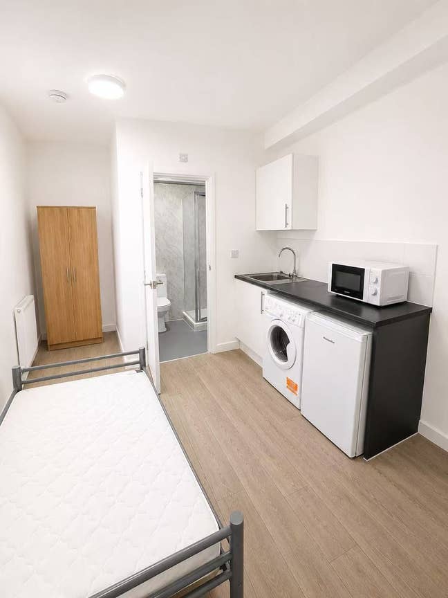 New Self-Contained Ensuite NW2 Main Photo