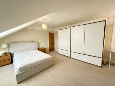 Large Furnished Double Room with Shared Bathroom Main Photo