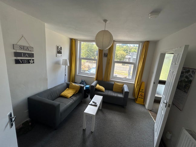 Room in student house available Main Photo
