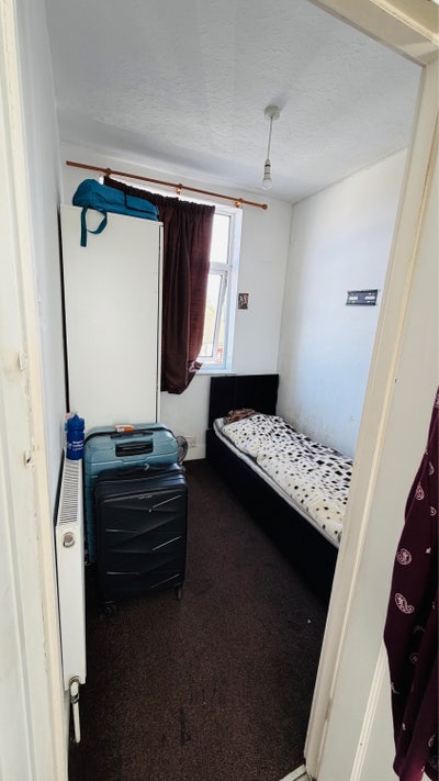 Box room available  Main Photo