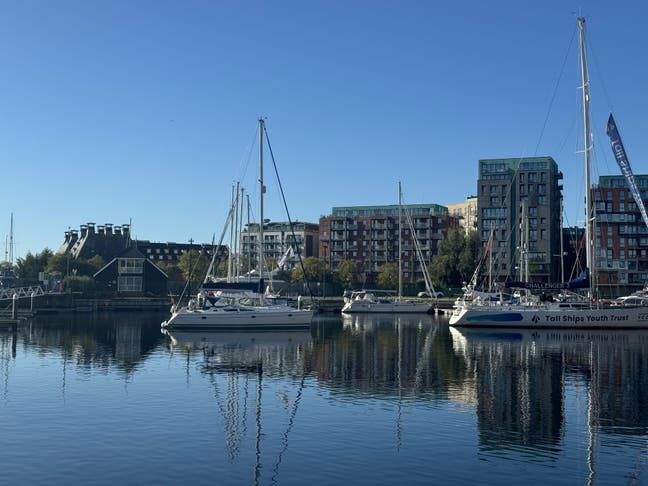  Ipswich  waterfront  apartment - Female Preferred Main Photo