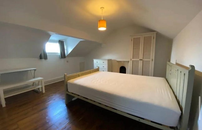 Double bedroom in chorlton Main Photo