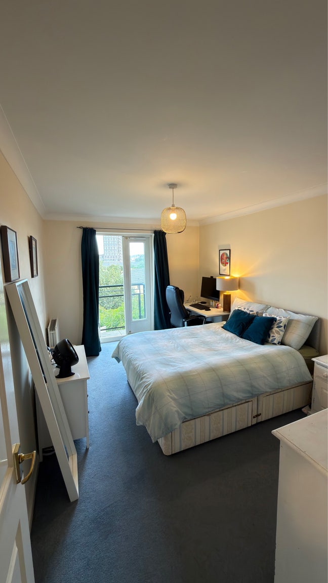 Spacious 2 Bedroom Flat  Main Photo