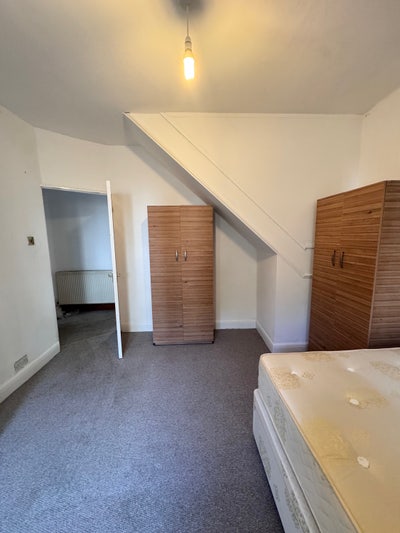 Spacious 2 double room -Great Location  ( CR0 4NB  Main Photo