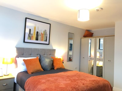 Professional House Share Main Photo