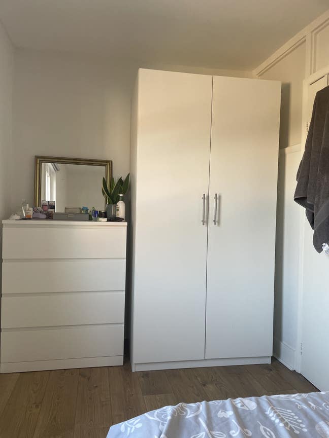 Small Double Bedroom + study available from 1 Oct Main Photo