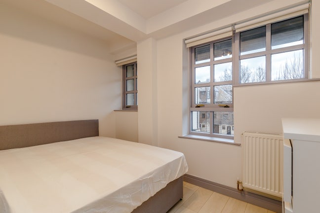 Double bed, waterfront property close to CW Main Photo