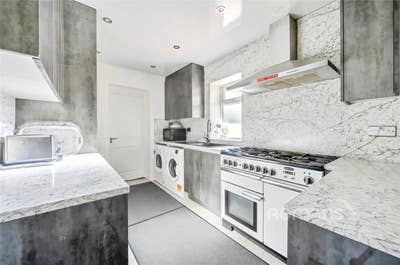 Double Room with En-suite Main Photo