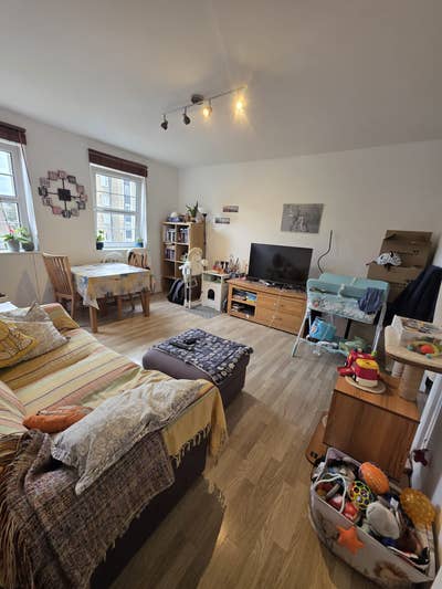 1-Bedroom Flat-Prime Limehouse Location📍 Main Photo