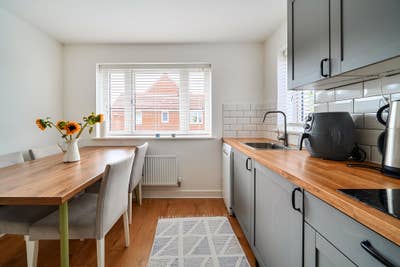 Large En-Suite Room | Whitehouse | Short Stay Main Photo