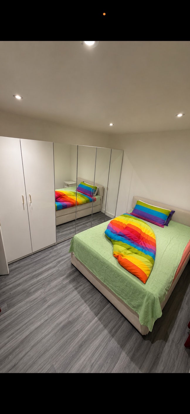 Beautiful Room Ready Now-Great Location & Facility Main Photo