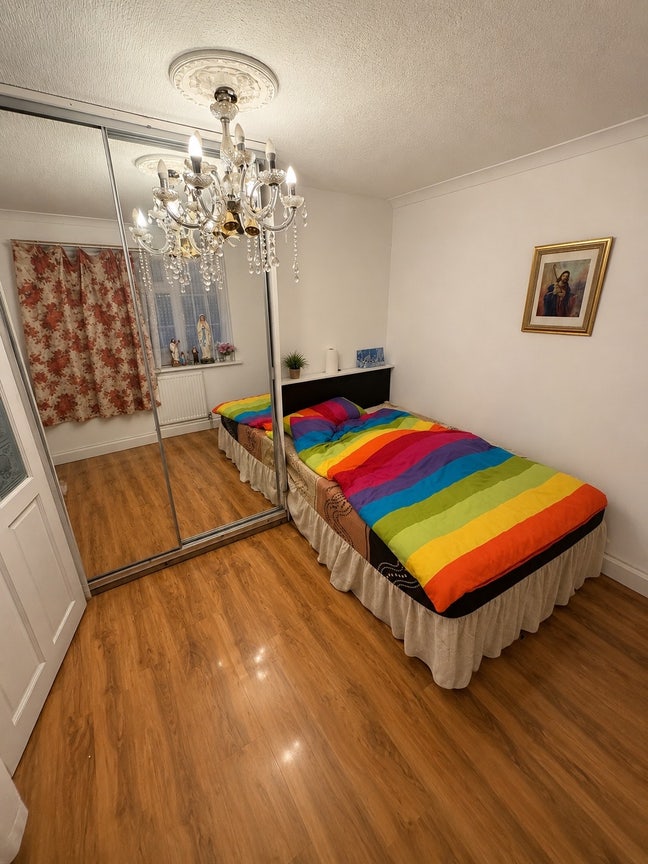 Beautiful Room Ready Now-Great Location & Facility Main Photo