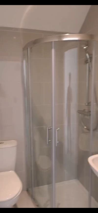 Lovely New En Suite 1 Bed room Share Main Photo