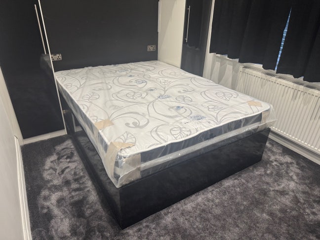 Spacious Double Room Available in Hayes - Ex Lo  Main Photo