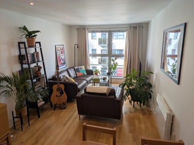 Double Bedroom and Private Bathroom in De Beauvoir Main Photo