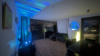 Large En-Suite Room in Award-Winning Hale Village! Main Photo