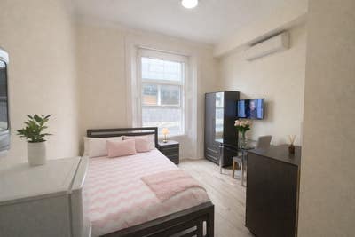 Double Studio Flat with Air-Conditioner in SW7  Main Photo
