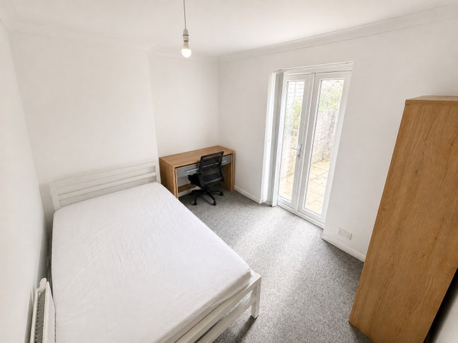 Double Room &pound;750pcm, Bills Incl | Garden & Parking Main Photo