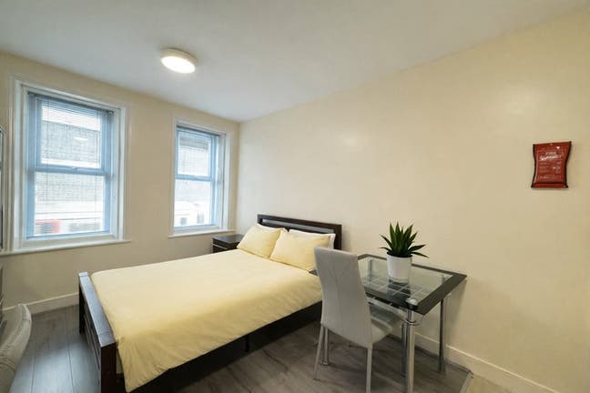 Large Double Studio with AC in South Ken SW7 Main Photo