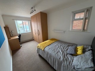 6 bedroom house close to St Johns campus  Main Photo
