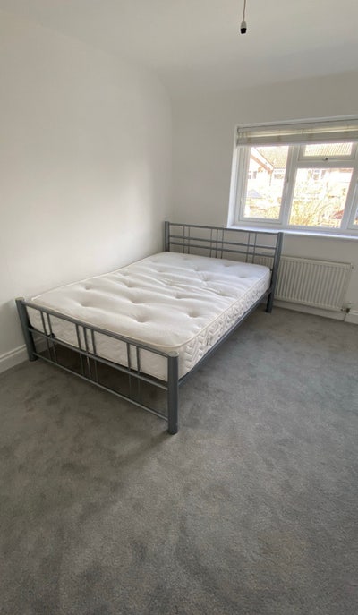 Two Double Bedroom House in Harlow Main Photo