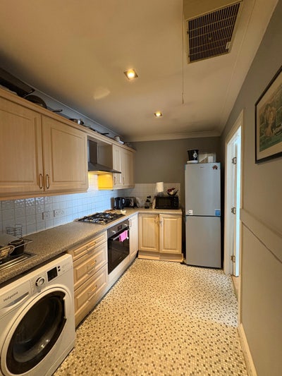 Beautiful double bed room available to rent Main Photo