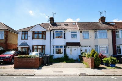 🏡 6 Bed HMO | 3 Baths | Garden & Parking NW9 Main Photo