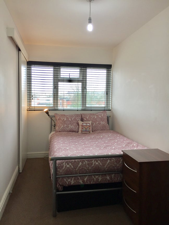 🎃 🚆 20 Mins to Waterloo + Cheap Move-In REPOSIT  Main Photo