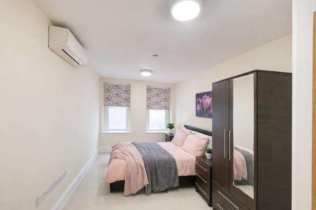 Large 1 Bedroom Flat in South Ken SW7 Main Photo