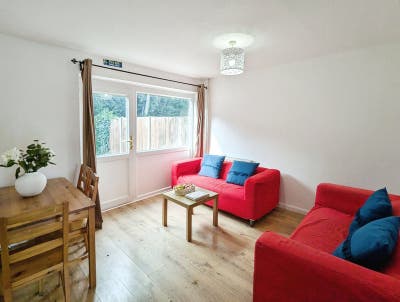  Double in lovely house in Hales Place, w/ cleaner Main Photo