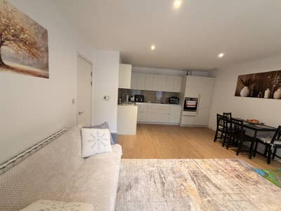 Bright Double Room with Private Bathroom  Main Photo