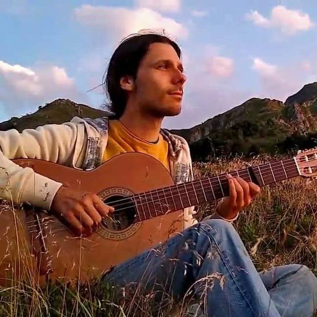 Professional musician seeks double room Main Photo