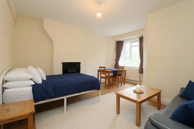 ⚡2 Beautiful Rooms in White City!⚡ Main Photo