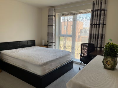 Double en-suite room in Trumpington Meadows area Main Photo