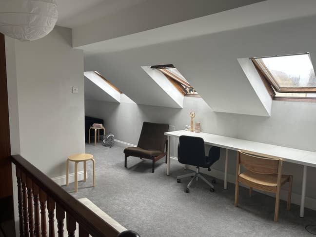 Huge Light Couples Room in Bethnal Group Main Photo