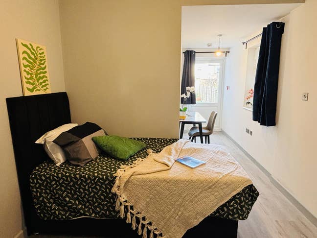 Beautiful En-Suite bedroom with Kitchenette  Main Photo
