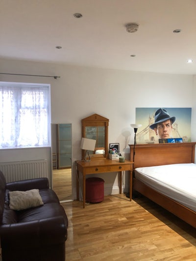 Studio in Willesden Green, NW2 Main Photo