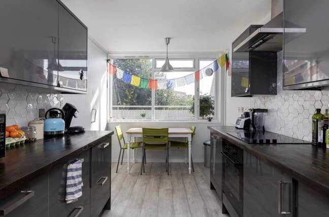 Large Flat in Brixton with Balcony Main Photo
