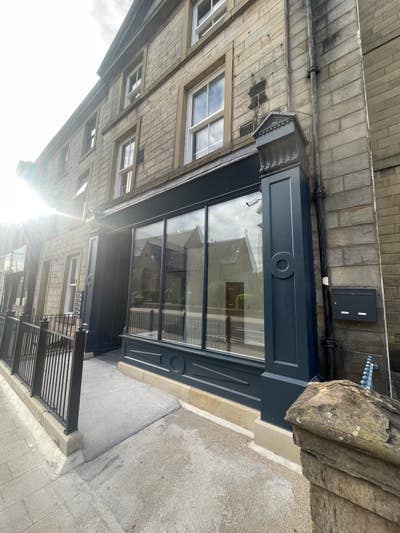 Large Double En-Suite Room – Yorkshire St. Burnley Main Photo
