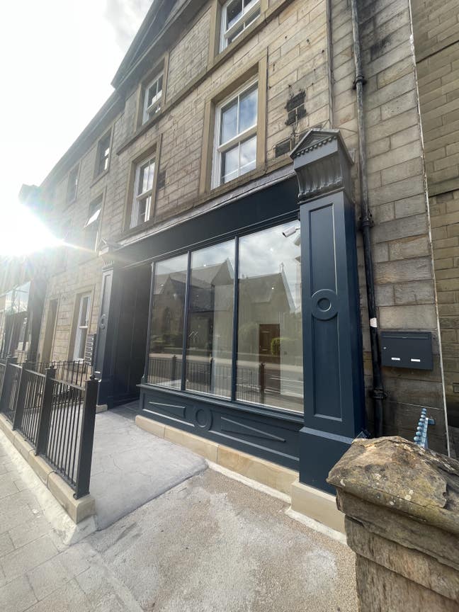 Large Double En-Suite Room – Yorkshire St. Burnley Main Photo