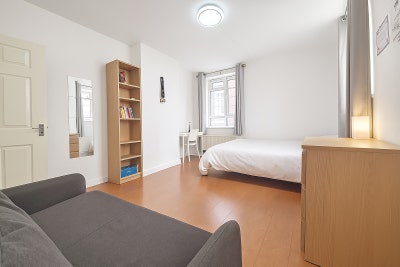 ✨ Bright & Large Double Room in Stepney Green✨ Main Photo